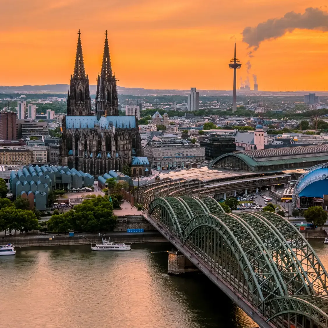 amorette international cologne skyline in the afternoon